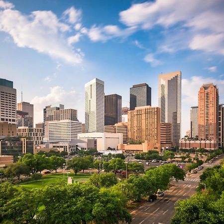 Urban Oasis Your Perfect Getaway In The Heart Of Downtown! Apartment Houston Exterior photo