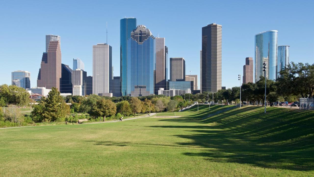 Urban Oasis Your Perfect Getaway In The Heart Of Downtown! Apartment Houston Exterior photo